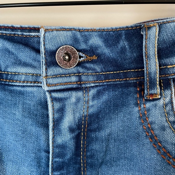 Eighty Two Denim Shorts Size 7 - Picture 3 of 7